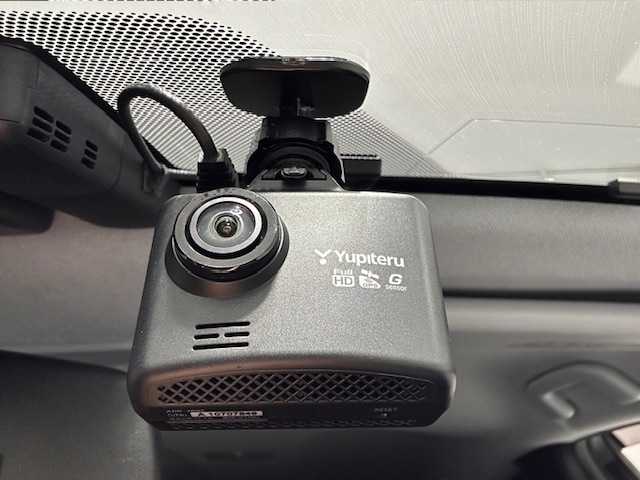 トヨタ プリウス A ツーリングセレクション 宮城県 2016(平28)年 6.7万km ホワイトパールクリスタルシャイン モデリスタエアロ/トヨタセーフティーセンス/・ブラインドスポットモニター/・衝突軽減支援システム/・レーダークルーズコントロール/・レーンディパーチャーアラート/・レーンキープアシスト/・クリアランスソナー/純正9型ナビ/・型番：DSZT-YC4T/・フルセグTV/CD/DVD/Bluetooth/・バックカメラ/・ETC/・ドライブレコーダー/デジタルインナーミラー/アイドリングストップ/パーキングアシスト/ヘッドアップディスプレイ/革巻きステアリング/・ステアリングリモコン/レザーシート/・シートヒーター/プッシュスタート/・スマートキー/・スペアキー/LEDヘッドライト/・LEDフォグ/・オートライト/フロアマット