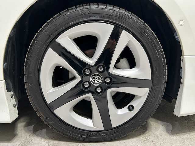 トヨタ プリウス A ツーリングセレクション 宮城県 2016(平28)年 6.7万km ホワイトパールクリスタルシャイン モデリスタエアロ/トヨタセーフティーセンス/・ブラインドスポットモニター/・衝突軽減支援システム/・レーダークルーズコントロール/・レーンディパーチャーアラート/・レーンキープアシスト/・クリアランスソナー/純正9型ナビ/・型番：DSZT-YC4T/・フルセグTV/CD/DVD/Bluetooth/・バックカメラ/・ETC/・ドライブレコーダー/デジタルインナーミラー/アイドリングストップ/パーキングアシスト/ヘッドアップディスプレイ/革巻きステアリング/・ステアリングリモコン/レザーシート/・シートヒーター/プッシュスタート/・スマートキー/・スペアキー/LEDヘッドライト/・LEDフォグ/・オートライト/フロアマット