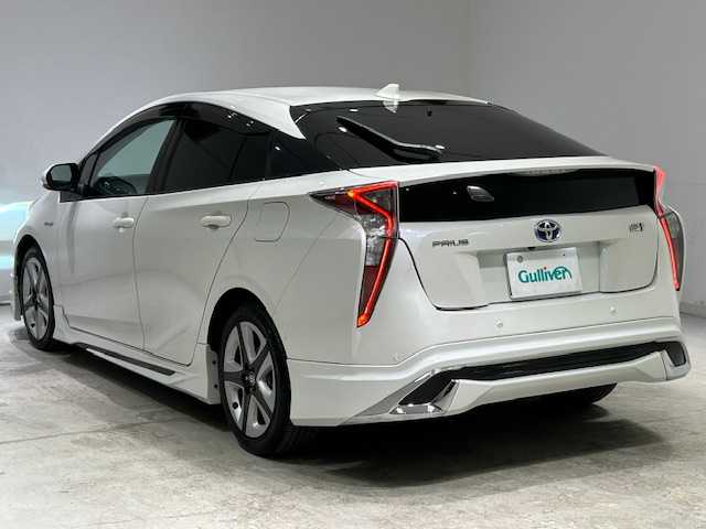 トヨタ プリウス A ツーリングセレクション 宮城県 2016(平28)年 6.7万km ホワイトパールクリスタルシャイン モデリスタエアロ/トヨタセーフティーセンス/・ブラインドスポットモニター/・衝突軽減支援システム/・レーダークルーズコントロール/・レーンディパーチャーアラート/・レーンキープアシスト/・クリアランスソナー/純正9型ナビ/・型番：DSZT-YC4T/・フルセグTV/CD/DVD/Bluetooth/・バックカメラ/・ETC/・ドライブレコーダー/デジタルインナーミラー/アイドリングストップ/パーキングアシスト/ヘッドアップディスプレイ/革巻きステアリング/・ステアリングリモコン/レザーシート/・シートヒーター/プッシュスタート/・スマートキー/・スペアキー/LEDヘッドライト/・LEDフォグ/・オートライト/フロアマット