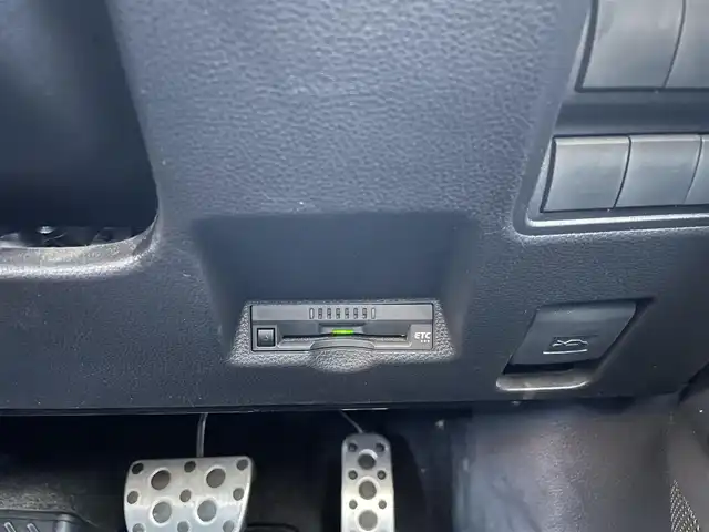 トヨタ ヤリスクロス ハイブリッド GRスポーツ 埼玉県 2023(令5)年 1.6万km ブラックマイカ/プラチナホワイトパールマイカ /ワンオーナー//純正ディスプレイオーディオ//フルセグTV//バックカメラ//アダプティブクルーズコントロール//ビルトインETC//スマートキーx2//LEDヘッドライト//PCS//LTA//PKSB//RSA//クリアランスソナー//W.サイド.カーテンエアバッグ//ABS//横滑り防止装置//前後ドライブレコーダー//ハーフレザーシート//革巻きステアリング//ステアリングオーディオリモコン//オートライト//プライバシーガラス//ドアバイザー//純正18インチAW//新車時保証書//取扱説明書//マルチメディア取説