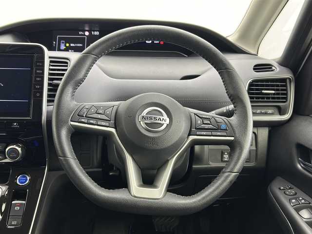 日産 セレナ e－パワー ハイウェイスター V 宮城県 2022(令4)年 4.5万km ブリリアントホワイトパール 2トーン ワンオーナー/両側パワースライドドア/プロパイロット/セーフティパック/エマージェンシーブレーキ/レーダークルーズコントロール/純正10インチナビ/純正フリップダウンモニター/フルセグTV/Bluetooth/アラウンドビューモニター/フロント/サイド/バックカメラ/プッシュスタート/スマートキー/スペアキー/サイド/リアスポイラーエアロ/オートライト/LEDヘッドライト/純正フロアマット/純正16インチアルミホイール