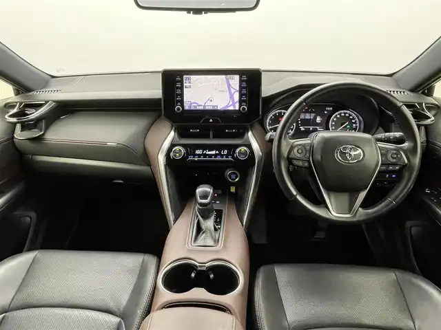 トヨタ ハリアー G レザーパッケージ 熊本県 2021(令3)年 7万km ブラック ワンオーナー　/禁煙車　/純正ディスプレイオーディオ　/バックカメラ　/ＥＴＣ　/レーダークルーズコントロール/前後クリアランスソナー　/前席シートヒーター　/前席エアーシート　/前席パワーシート/パワーバックドア　/ステアリングヒーター/置くだけ充電/デジタルインナーミラー/衝突軽減ブレーキ/レーンキープアシスト/横滑り防止/アイドリングストップ/パーキングアシスト/純正フロアマット/純正１８インチAW/オートライト/オートマチックハイビーム/LEDヘッドライト/フォグライト/スマートキー/プッシュスタート/スペアキー1本/保証書/取扱説明書