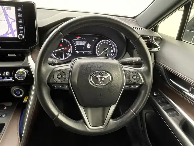 トヨタ ハリアー G レザーパッケージ 熊本県 2021(令3)年 7万km ブラック ワンオーナー　/禁煙車　/純正ディスプレイオーディオ　/バックカメラ　/ＥＴＣ　/レーダークルーズコントロール/前後クリアランスソナー　/前席シートヒーター　/前席エアーシート　/前席パワーシート/パワーバックドア　/ステアリングヒーター/置くだけ充電/デジタルインナーミラー/衝突軽減ブレーキ/レーンキープアシスト/横滑り防止/アイドリングストップ/パーキングアシスト/純正フロアマット/純正１８インチAW/オートライト/オートマチックハイビーム/LEDヘッドライト/フォグライト/スマートキー/プッシュスタート/スペアキー1本/保証書/取扱説明書