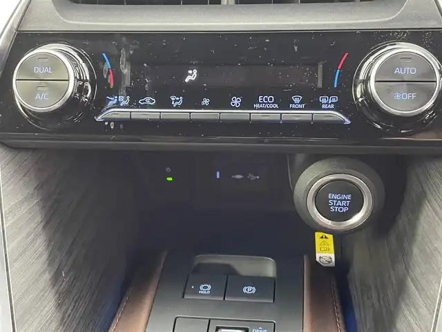トヨタ ハリアー G レザーパッケージ 熊本県 2021(令3)年 7万km ブラック ワンオーナー　/禁煙車　/純正ディスプレイオーディオ　/バックカメラ　/ＥＴＣ　/レーダークルーズコントロール/前後クリアランスソナー　/前席シートヒーター　/前席エアーシート　/前席パワーシート/パワーバックドア　/ステアリングヒーター/置くだけ充電/デジタルインナーミラー/衝突軽減ブレーキ/レーンキープアシスト/横滑り防止/アイドリングストップ/パーキングアシスト/純正フロアマット/純正１８インチAW/オートライト/オートマチックハイビーム/LEDヘッドライト/フォグライト/スマートキー/プッシュスタート/スペアキー1本/保証書/取扱説明書