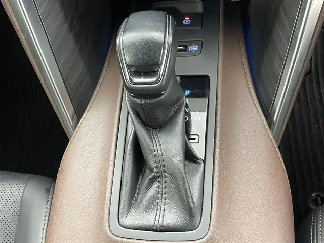 トヨタ ハリアー G レザーパッケージ 熊本県 2021(令3)年 7万km ブラック ワンオーナー　/禁煙車　/純正ディスプレイオーディオ　/バックカメラ　/ＥＴＣ　/レーダークルーズコントロール/前後クリアランスソナー　/前席シートヒーター　/前席エアーシート　/前席パワーシート/パワーバックドア　/ステアリングヒーター/置くだけ充電/デジタルインナーミラー/衝突軽減ブレーキ/レーンキープアシスト/横滑り防止/アイドリングストップ/パーキングアシスト/純正フロアマット/純正１８インチAW/オートライト/オートマチックハイビーム/LEDヘッドライト/フォグライト/スマートキー/プッシュスタート/スペアキー1本/保証書/取扱説明書