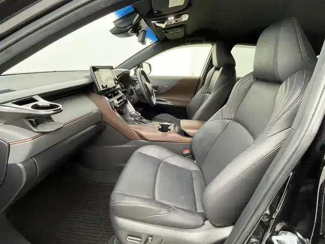 トヨタ ハリアー G レザーパッケージ 熊本県 2021(令3)年 7万km ブラック ワンオーナー　/禁煙車　/純正ディスプレイオーディオ　/バックカメラ　/ＥＴＣ　/レーダークルーズコントロール/前後クリアランスソナー　/前席シートヒーター　/前席エアーシート　/前席パワーシート/パワーバックドア　/ステアリングヒーター/置くだけ充電/デジタルインナーミラー/衝突軽減ブレーキ/レーンキープアシスト/横滑り防止/アイドリングストップ/パーキングアシスト/純正フロアマット/純正１８インチAW/オートライト/オートマチックハイビーム/LEDヘッドライト/フォグライト/スマートキー/プッシュスタート/スペアキー1本/保証書/取扱説明書
