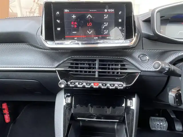 プジョー プジョー ２０８ アリュール 鹿児島県 2021(令3)年 3万km 赤 禁煙車/パドルシフト/アクティブセーフティーブレーキ/ハンズフリー/ワイヤレス充電器/Bluetooth/アイドリングストップ/クルーズコントロール追従走行有/USB入力端子/ETC/社外前後ドライブレコーダー/純正フロアマット/ハーフレザーシート/純正16インチアルミホイール/横滑り防止装置/レーンキープアシスト/盗難防止/オートライト/衝突被害軽減システム/スペアキー1本/スマートキー
