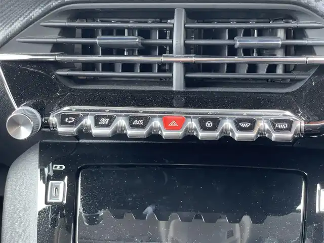 プジョー プジョー ２０８ アリュール 鹿児島県 2021(令3)年 3万km 赤 禁煙車/パドルシフト/アクティブセーフティーブレーキ/ハンズフリー/ワイヤレス充電器/Bluetooth/アイドリングストップ/クルーズコントロール追従走行有/USB入力端子/ETC/社外前後ドライブレコーダー/純正フロアマット/ハーフレザーシート/純正16インチアルミホイール/横滑り防止装置/レーンキープアシスト/盗難防止/オートライト/衝突被害軽減システム/スペアキー1本/スマートキー