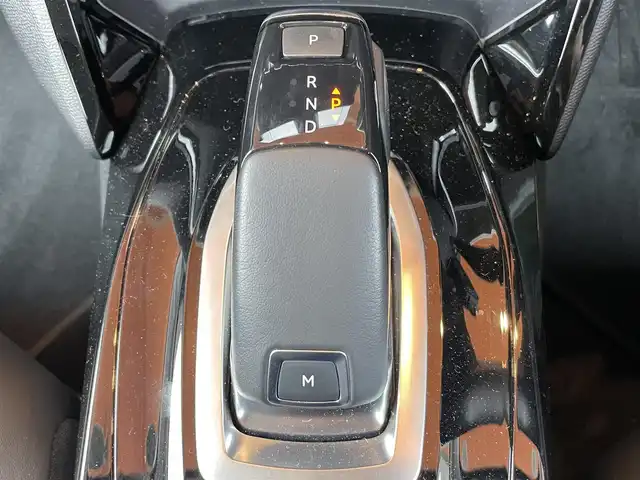 プジョー プジョー ２０８ アリュール 鹿児島県 2021(令3)年 3万km 赤 禁煙車/パドルシフト/アクティブセーフティーブレーキ/ハンズフリー/ワイヤレス充電器/Bluetooth/アイドリングストップ/クルーズコントロール追従走行有/USB入力端子/ETC/社外前後ドライブレコーダー/純正フロアマット/ハーフレザーシート/純正16インチアルミホイール/横滑り防止装置/レーンキープアシスト/盗難防止/オートライト/衝突被害軽減システム/スペアキー1本/スマートキー