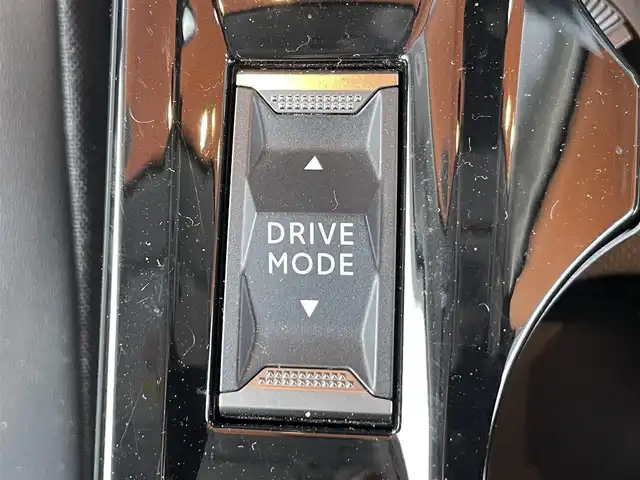 プジョー プジョー ２０８ アリュール 鹿児島県 2021(令3)年 3万km 赤 禁煙車/パドルシフト/アクティブセーフティーブレーキ/ハンズフリー/ワイヤレス充電器/Bluetooth/アイドリングストップ/クルーズコントロール追従走行有/USB入力端子/ETC/社外前後ドライブレコーダー/純正フロアマット/ハーフレザーシート/純正16インチアルミホイール/横滑り防止装置/レーンキープアシスト/盗難防止/オートライト/衝突被害軽減システム/スペアキー1本/スマートキー