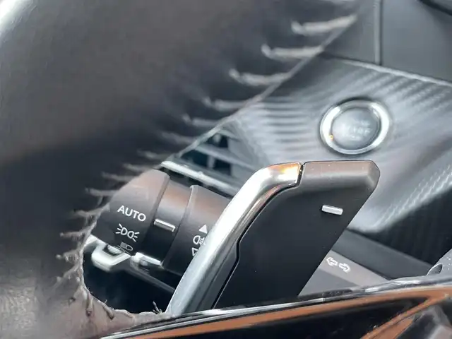 プジョー プジョー ２０８ アリュール 鹿児島県 2021(令3)年 3万km 赤 禁煙車/パドルシフト/アクティブセーフティーブレーキ/ハンズフリー/ワイヤレス充電器/Bluetooth/アイドリングストップ/クルーズコントロール追従走行有/USB入力端子/ETC/社外前後ドライブレコーダー/純正フロアマット/ハーフレザーシート/純正16インチアルミホイール/横滑り防止装置/レーンキープアシスト/盗難防止/オートライト/衝突被害軽減システム/スペアキー1本/スマートキー