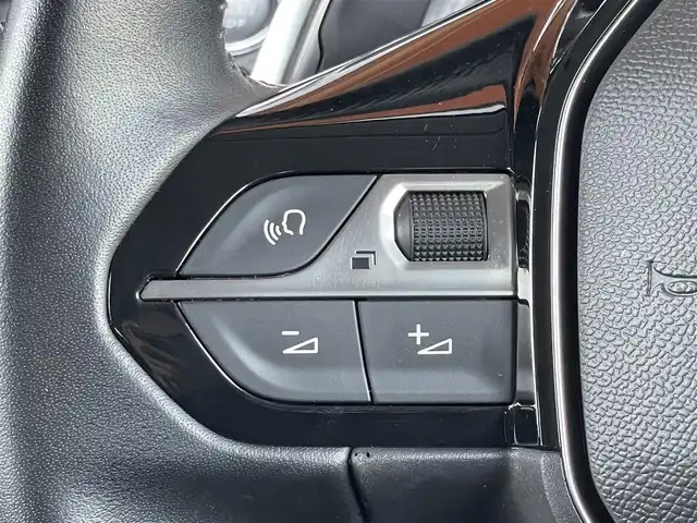 プジョー プジョー ２０８ アリュール 鹿児島県 2021(令3)年 3万km 赤 禁煙車/パドルシフト/アクティブセーフティーブレーキ/ハンズフリー/ワイヤレス充電器/Bluetooth/アイドリングストップ/クルーズコントロール追従走行有/USB入力端子/ETC/社外前後ドライブレコーダー/純正フロアマット/ハーフレザーシート/純正16インチアルミホイール/横滑り防止装置/レーンキープアシスト/盗難防止/オートライト/衝突被害軽減システム/スペアキー1本/スマートキー