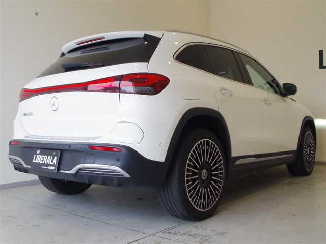 メルセデス・ベンツ Ｍ・ベンツ ＥＱＡ２５０ AMGライン 岐阜県 2022(令4)年 3.3万km ポーラホワイト AMGラインパッケージ/ドライビングアシスタンスパッケージ/　アクティブディスタンスアシスト/　アクティブステアリングアシスト/　アクティブレーンキーピングアシスト/　PRE-SAFE機能/　トラフィックサインアシスト/　ブラインドスポットアシスト/パノラミックスライディングルーフ/ルーフレール/360°カメラシステム/アクティブパーキングアシスト/アダプティブハイビームアシスト/LEDハイパフォーマンスヘッドライト/メモリー機能付きパワーシート/運転席助手席/ワンオーナー