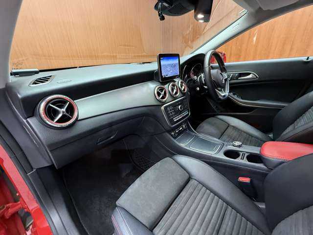 メルセデス・ベンツ ＣＬＡ１８０ Sブレイク AMG スタイル 千葉県 2018(平30)年 2.9万km ジュピターレッド ＡＭＧプレミアムＰＫＧ　/パノラマＳＲ　/ＡＣＣ　/ナビ　/ＴＶ　/Ｂｌｕｅｔｏｏｔｈ接続　/Ｂカメラ　/ｈａｒｍａｎｋａｒｄｏｎサウンド　/電動シート　/シートヒーター　/電動リアゲート/衝突軽減Ｂ　/ＢＳＭ　/ＬＫＡ