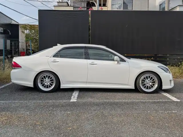 トヨタ クラウン アスリート +M Sチャージ 埼玉県 2011(平23)年 7.2万km ホワイトパールクリスタルシャイン モデリスタ架装「+Mスーパーチャージャー」/純正HDDナビ/ワンセグテレビ/Bluetoothオーディオ/バックカメラ/TEIN車高調/WORK 18インチアルミ/クルーズコントロール/サンルーフ/黒 本革シート(シートヒーター、ベンチレーション(運転席助手席))/ドアバイザー/プッシュスタート/ETC/HIDヘッドライト/スマートキー×2