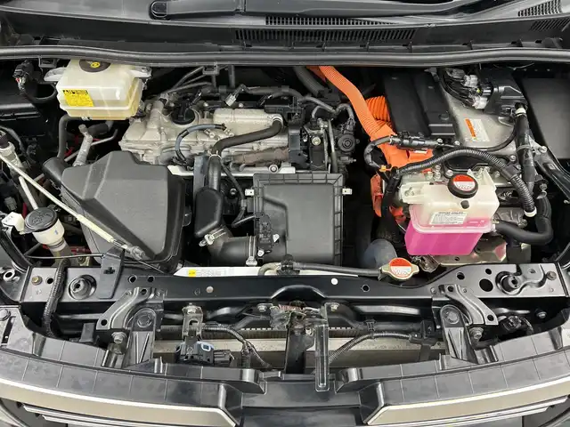 トヨタ ヴォクシー ハイブリッド ZS 煌Ⅱ 三重県 2016(平28)年 2.7万km ブラック /純正9型ナビ（フルセグ/CD/DVD/BT/AM/FM/SD)// バックカメラ //12.8型フリップダウンモニター //両側パワスラ //LEDヘッドライト //前後コーナーセンサー //オートマチックハイビーム //トヨタセーフティーセンス//レーンキープアシスト//TVキャンセラー//スマートキー