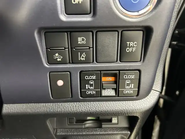 トヨタ ヴォクシー ハイブリッド ZS 煌Ⅱ 三重県 2016(平28)年 2.7万km ブラック /純正9型ナビ（フルセグ/CD/DVD/BT/AM/FM/SD)// バックカメラ //12.8型フリップダウンモニター //両側パワスラ //LEDヘッドライト //前後コーナーセンサー //オートマチックハイビーム //トヨタセーフティーセンス//レーンキープアシスト//TVキャンセラー//スマートキー