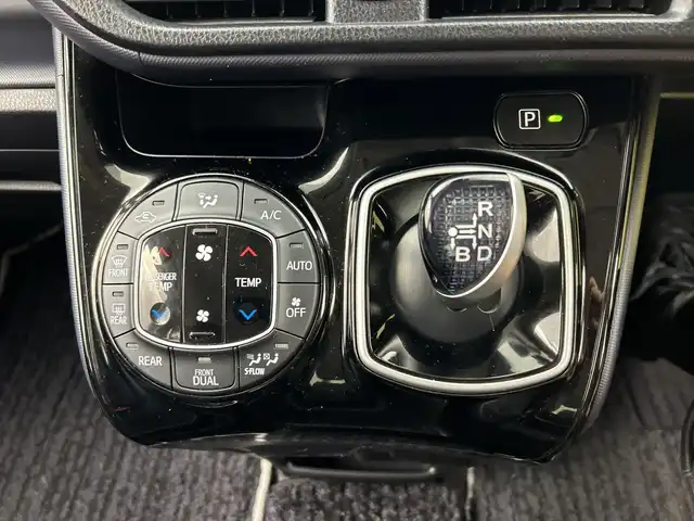 トヨタ ヴォクシー ハイブリッド ZS 煌Ⅱ 三重県 2016(平28)年 2.7万km ブラック /純正9型ナビ（フルセグ/CD/DVD/BT/AM/FM/SD)// バックカメラ //12.8型フリップダウンモニター //両側パワスラ //LEDヘッドライト //前後コーナーセンサー //オートマチックハイビーム //トヨタセーフティーセンス//レーンキープアシスト//TVキャンセラー//スマートキー