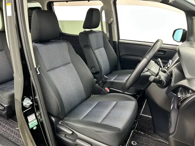 トヨタ ヴォクシー ハイブリッド ZS 煌Ⅱ 三重県 2016(平28)年 2.7万km ブラック /純正9型ナビ（フルセグ/CD/DVD/BT/AM/FM/SD)// バックカメラ //12.8型フリップダウンモニター //両側パワスラ //LEDヘッドライト //前後コーナーセンサー //オートマチックハイビーム //トヨタセーフティーセンス//レーンキープアシスト//TVキャンセラー//スマートキー