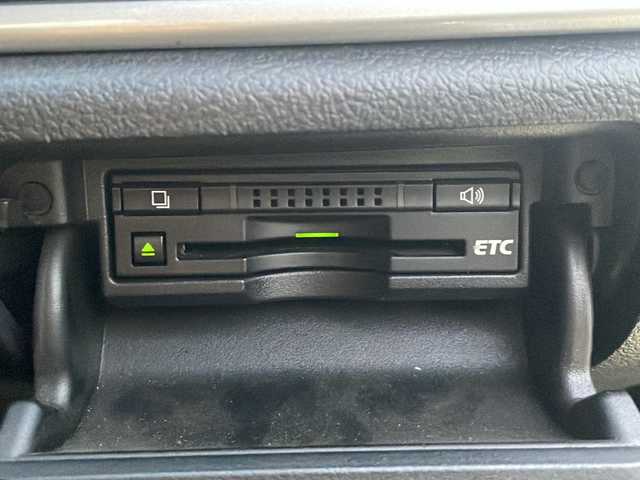 トヨタ クラウン ハイブリッド アスリートS 広島県 2014(平26)年 8万km プレシャスブラックパール 禁煙車/OP18インチアルミホイール/クルーズコントロール/純正ナビ/・フルセグ/CD/DVD/Bluetooth/USB/バックカメラ/革巻きステアリング/ステアリングヒーター/オートライト/HIDヘッドライト/フォグランプ/パワーシート/レザーシートパッケージ/・本革シート/・前席シートヒーター/ベンチレーション/ETC/ドアバイザー/W+サイド+カーテンエアバック