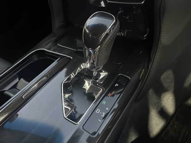 トヨタ クラウン ハイブリッド アスリートS 広島県 2014(平26)年 8万km プレシャスブラックパール 禁煙車/OP18インチアルミホイール/クルーズコントロール/純正ナビ/・フルセグ/CD/DVD/Bluetooth/USB/バックカメラ/革巻きステアリング/ステアリングヒーター/オートライト/HIDヘッドライト/フォグランプ/パワーシート/レザーシートパッケージ/・本革シート/・前席シートヒーター/ベンチレーション/ETC/ドアバイザー/W+サイド+カーテンエアバック