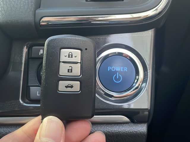 トヨタ クラウン ハイブリッド アスリートS 広島県 2014(平26)年 8万km プレシャスブラックパール 禁煙車/OP18インチアルミホイール/クルーズコントロール/純正ナビ/・フルセグ/CD/DVD/Bluetooth/USB/バックカメラ/革巻きステアリング/ステアリングヒーター/オートライト/HIDヘッドライト/フォグランプ/パワーシート/レザーシートパッケージ/・本革シート/・前席シートヒーター/ベンチレーション/ETC/ドアバイザー/W+サイド+カーテンエアバック