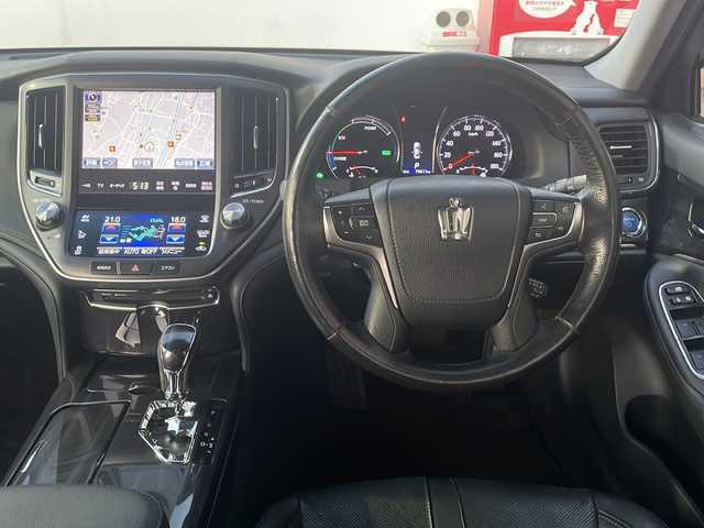 トヨタ クラウン ハイブリッド アスリートS 広島県 2014(平26)年 8万km プレシャスブラックパール 禁煙車/OP18インチアルミホイール/クルーズコントロール/純正ナビ/・フルセグ/CD/DVD/Bluetooth/USB/バックカメラ/革巻きステアリング/ステアリングヒーター/オートライト/HIDヘッドライト/フォグランプ/パワーシート/レザーシートパッケージ/・本革シート/・前席シートヒーター/ベンチレーション/ETC/ドアバイザー/W+サイド+カーテンエアバック