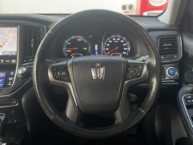 トヨタ クラウン ハイブリッド アスリートS 広島県 2014(平26)年 8万km プレシャスブラックパール 禁煙車/OP18インチアルミホイール/クルーズコントロール/純正ナビ/・フルセグ/CD/DVD/Bluetooth/USB/バックカメラ/革巻きステアリング/ステアリングヒーター/オートライト/HIDヘッドライト/フォグランプ/パワーシート/レザーシートパッケージ/・本革シート/・前席シートヒーター/ベンチレーション/ETC/ドアバイザー/W+サイド+カーテンエアバック