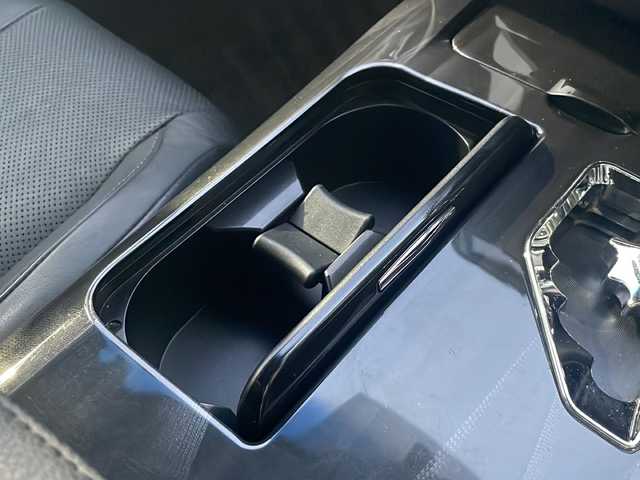 トヨタ クラウン ハイブリッド アスリートS 広島県 2014(平26)年 8万km プレシャスブラックパール 禁煙車/OP18インチアルミホイール/クルーズコントロール/純正ナビ/・フルセグ/CD/DVD/Bluetooth/USB/バックカメラ/革巻きステアリング/ステアリングヒーター/オートライト/HIDヘッドライト/フォグランプ/パワーシート/レザーシートパッケージ/・本革シート/・前席シートヒーター/ベンチレーション/ETC/ドアバイザー/W+サイド+カーテンエアバック