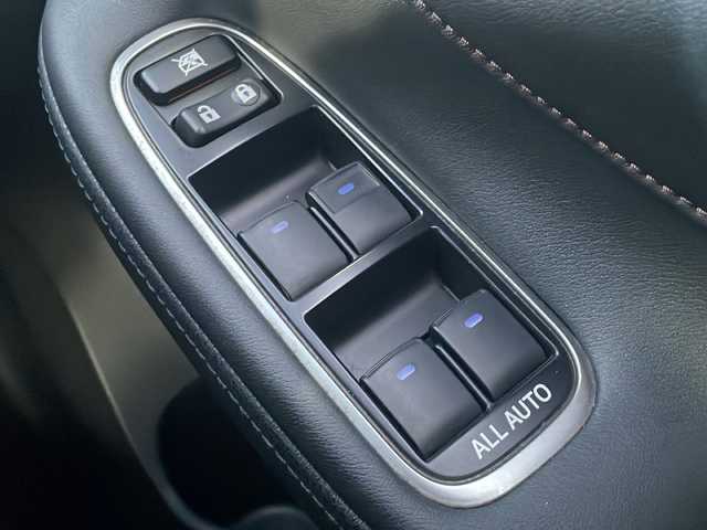 トヨタ クラウン ハイブリッド アスリートS 広島県 2014(平26)年 8万km プレシャスブラックパール 禁煙車/OP18インチアルミホイール/クルーズコントロール/純正ナビ/・フルセグ/CD/DVD/Bluetooth/USB/バックカメラ/革巻きステアリング/ステアリングヒーター/オートライト/HIDヘッドライト/フォグランプ/パワーシート/レザーシートパッケージ/・本革シート/・前席シートヒーター/ベンチレーション/ETC/ドアバイザー/W+サイド+カーテンエアバック