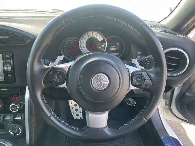 トヨタ ８６ GT リミテッド 神奈川県 2018(平30)年 1.7万km クリスタルホワイトパール 純正ナビ（NSZT-W66T）/フルセグ/Bluetooth/CD/DVD/モデリスタアルミホイール　/クルーズコントロール　/バックカメラ　/シートヒーター　/ETC　/LEDヘッドライト　/フォグライト　/オートライト　/スマートキー/プッシュスタート　/スペアキー　/純正フロアマット　/パドルシフト/ABS/横滑り防止装置/保証書/取扱説明書