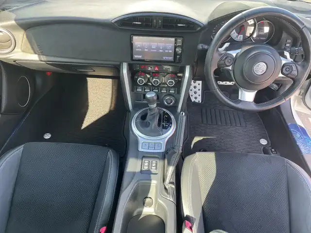 トヨタ ８６ GT リミテッド 神奈川県 2018(平30)年 1.7万km クリスタルホワイトパール 純正ナビ（NSZT-W66T）/フルセグ/Bluetooth/CD/DVD/モデリスタアルミホイール　/クルーズコントロール　/バックカメラ　/シートヒーター　/ETC　/LEDヘッドライト　/フォグライト　/オートライト　/スマートキー/プッシュスタート　/スペアキー　/純正フロアマット　/パドルシフト/ABS/横滑り防止装置/保証書/取扱説明書