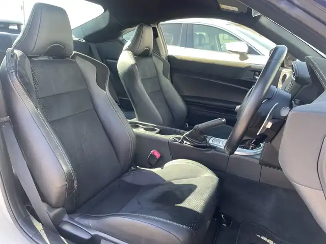 トヨタ ８６ GT リミテッド 神奈川県 2018(平30)年 1.7万km クリスタルホワイトパール 純正ナビ（NSZT-W66T）/フルセグ/Bluetooth/CD/DVD/モデリスタアルミホイール　/クルーズコントロール　/バックカメラ　/シートヒーター　/ETC　/LEDヘッドライト　/フォグライト　/オートライト　/スマートキー/プッシュスタート　/スペアキー　/純正フロアマット　/パドルシフト/ABS/横滑り防止装置/保証書/取扱説明書