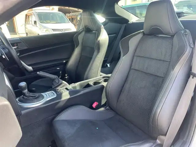 トヨタ ８６ GT リミテッド 神奈川県 2018(平30)年 1.7万km クリスタルホワイトパール 純正ナビ（NSZT-W66T）/フルセグ/Bluetooth/CD/DVD/モデリスタアルミホイール　/クルーズコントロール　/バックカメラ　/シートヒーター　/ETC　/LEDヘッドライト　/フォグライト　/オートライト　/スマートキー/プッシュスタート　/スペアキー　/純正フロアマット　/パドルシフト/ABS/横滑り防止装置/保証書/取扱説明書