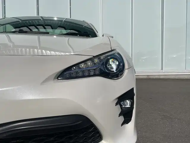 トヨタ ８６ GT リミテッド 神奈川県 2018(平30)年 1.7万km クリスタルホワイトパール 純正ナビ（NSZT-W66T）/フルセグ/Bluetooth/CD/DVD/モデリスタアルミホイール　/クルーズコントロール　/バックカメラ　/シートヒーター　/ETC　/LEDヘッドライト　/フォグライト　/オートライト　/スマートキー/プッシュスタート　/スペアキー　/純正フロアマット　/パドルシフト/ABS/横滑り防止装置/保証書/取扱説明書