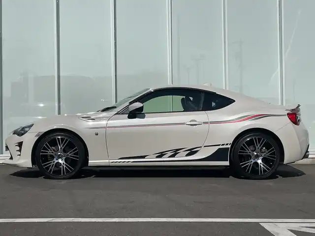 トヨタ ８６ GT リミテッド 神奈川県 2018(平30)年 1.7万km クリスタルホワイトパール 純正ナビ（NSZT-W66T）/フルセグ/Bluetooth/CD/DVD/モデリスタアルミホイール　/クルーズコントロール　/バックカメラ　/シートヒーター　/ETC　/LEDヘッドライト　/フォグライト　/オートライト　/スマートキー/プッシュスタート　/スペアキー　/純正フロアマット　/パドルシフト/ABS/横滑り防止装置/保証書/取扱説明書