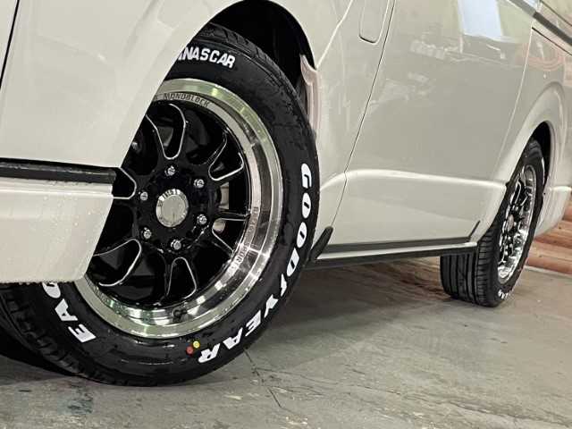 トヨタ ハイエース GL ロング 道北・旭川 2021(令3)年 4.5万km ホワイトパールクリスタルシャイン AIS検査済み/【2503028117】/ワンオーナー/4WD(切替）/MTモード付/モデリスタフロントエアロ/フロントフォグランプ/LEDヘッドライト/オートライト/片側パワスラ/純正フロアマット/スマートキー/AC100V電源/フルセグ/ETC(通常）/Wエアコン/盗難防止装置/オートマチックハイビーム/レーンキープアシスト/障害物センサー/横滑り防止/衝突被害軽減ブレーキ/17AW 5次元パンテーラ（社外）/グッドイヤー　イーグル#1　ナスカー（社外）/1.5インチローダウンキット（社外）/玄武　レゾネーターキャンセラー（社外）/黒木目調インテリアパネル（社外）/BratオリジナルUSBソケット（社外）/社外パーツ取付有