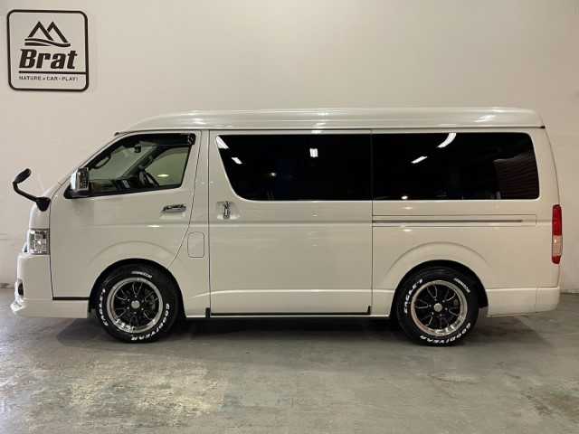 トヨタ ハイエース GL ロング 道北・旭川 2021(令3)年 4.5万km ホワイトパールクリスタルシャイン AIS検査済み/【2503028117】/ワンオーナー/4WD(切替）/MTモード付/モデリスタフロントエアロ/フロントフォグランプ/LEDヘッドライト/オートライト/片側パワスラ/純正フロアマット/スマートキー/AC100V電源/フルセグ/ETC(通常）/Wエアコン/盗難防止装置/オートマチックハイビーム/レーンキープアシスト/障害物センサー/横滑り防止/衝突被害軽減ブレーキ/17AW 5次元パンテーラ（社外）/グッドイヤー　イーグル#1　ナスカー（社外）/1.5インチローダウンキット（社外）/玄武　レゾネーターキャンセラー（社外）/黒木目調インテリアパネル（社外）/BratオリジナルUSBソケット（社外）/社外パーツ取付有