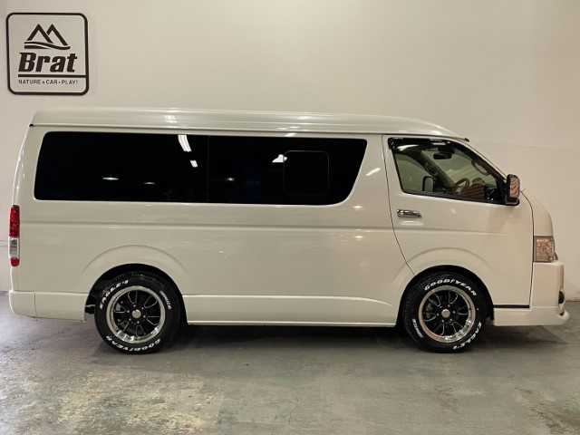 トヨタ ハイエース GL ロング 道北・旭川 2021(令3)年 4.5万km ホワイトパールクリスタルシャイン AIS検査済み/【2503028117】/ワンオーナー/4WD(切替）/MTモード付/モデリスタフロントエアロ/フロントフォグランプ/LEDヘッドライト/オートライト/片側パワスラ/純正フロアマット/スマートキー/AC100V電源/フルセグ/ETC(通常）/Wエアコン/盗難防止装置/オートマチックハイビーム/レーンキープアシスト/障害物センサー/横滑り防止/衝突被害軽減ブレーキ/17AW 5次元パンテーラ（社外）/グッドイヤー　イーグル#1　ナスカー（社外）/1.5インチローダウンキット（社外）/玄武　レゾネーターキャンセラー（社外）/黒木目調インテリアパネル（社外）/BratオリジナルUSBソケット（社外）/社外パーツ取付有