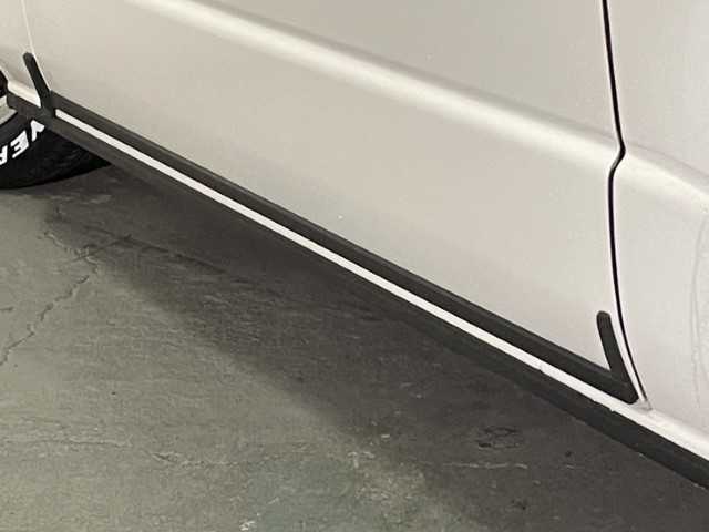 トヨタ ハイエース GL ロング 道北・旭川 2021(令3)年 4.5万km ホワイトパールクリスタルシャイン AIS検査済み/【2503028117】/ワンオーナー/4WD(切替）/MTモード付/モデリスタフロントエアロ/フロントフォグランプ/LEDヘッドライト/オートライト/片側パワスラ/純正フロアマット/スマートキー/AC100V電源/フルセグ/ETC(通常）/Wエアコン/盗難防止装置/オートマチックハイビーム/レーンキープアシスト/障害物センサー/横滑り防止/衝突被害軽減ブレーキ/17AW 5次元パンテーラ（社外）/グッドイヤー　イーグル#1　ナスカー（社外）/1.5インチローダウンキット（社外）/玄武　レゾネーターキャンセラー（社外）/黒木目調インテリアパネル（社外）/BratオリジナルUSBソケット（社外）/社外パーツ取付有