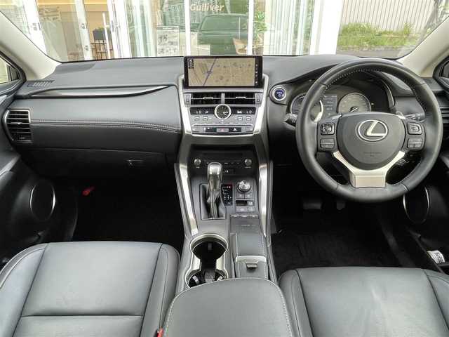 レクサス ＮＸ 300h Iパッケージ 道央・札幌 2019(平31)年 7万km グラファイトブラックガラスフレーク ・４WD/・衝突軽減ブレーキ/・純正ナビ/　CD＆BT＆USB＆TV/・バックカメラ/・サイドカメラ/・レザーシート/・パワーシート/・ブラインドスポットモニター/・パワーバックドア/・クルーズコントロール/・コーナーセンサー/・レーンキープアシスト/・純正エンジンスターター/・パドルシフト/・オートエアコン/・オートライト/・レインセンサーワイパー/・オートリトラミラー/・MT付きAT/・ビルトインETC/・ステアリングヒーター/・プッシュスタート/・スマートキー/・シートヒーター/・オートハイビーム/・純正18インチAW/・LEDヘッドライト/・純正フロアマット/・ドアバイザー/・ウィンカーミラー/・フォグライト/・スペアキー