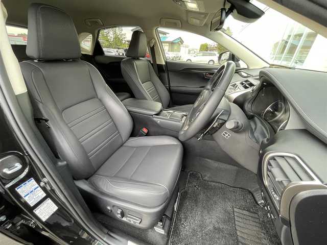 レクサス ＮＸ 300h Iパッケージ 道央・札幌 2019(平31)年 7万km グラファイトブラックガラスフレーク ・４WD/・衝突軽減ブレーキ/・純正ナビ/　CD＆BT＆USB＆TV/・バックカメラ/・サイドカメラ/・レザーシート/・パワーシート/・ブラインドスポットモニター/・パワーバックドア/・クルーズコントロール/・コーナーセンサー/・レーンキープアシスト/・純正エンジンスターター/・パドルシフト/・オートエアコン/・オートライト/・レインセンサーワイパー/・オートリトラミラー/・MT付きAT/・ビルトインETC/・ステアリングヒーター/・プッシュスタート/・スマートキー/・シートヒーター/・オートハイビーム/・純正18インチAW/・LEDヘッドライト/・純正フロアマット/・ドアバイザー/・ウィンカーミラー/・フォグライト/・スペアキー