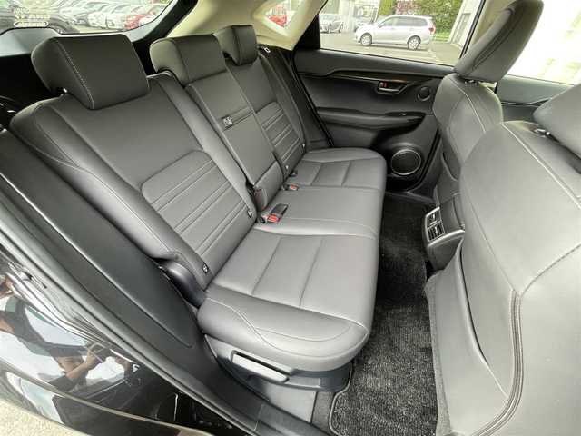 レクサス ＮＸ 300h Iパッケージ 道央・札幌 2019(平31)年 7万km グラファイトブラックガラスフレーク ・４WD/・衝突軽減ブレーキ/・純正ナビ/　CD＆BT＆USB＆TV/・バックカメラ/・サイドカメラ/・レザーシート/・パワーシート/・ブラインドスポットモニター/・パワーバックドア/・クルーズコントロール/・コーナーセンサー/・レーンキープアシスト/・純正エンジンスターター/・パドルシフト/・オートエアコン/・オートライト/・レインセンサーワイパー/・オートリトラミラー/・MT付きAT/・ビルトインETC/・ステアリングヒーター/・プッシュスタート/・スマートキー/・シートヒーター/・オートハイビーム/・純正18インチAW/・LEDヘッドライト/・純正フロアマット/・ドアバイザー/・ウィンカーミラー/・フォグライト/・スペアキー