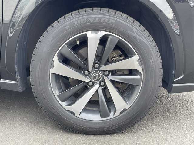 レクサス ＮＸ 300h Iパッケージ 道央・札幌 2019(平31)年 7万km グラファイトブラックガラスフレーク ・４WD/・衝突軽減ブレーキ/・純正ナビ/　CD＆BT＆USB＆TV/・バックカメラ/・サイドカメラ/・レザーシート/・パワーシート/・ブラインドスポットモニター/・パワーバックドア/・クルーズコントロール/・コーナーセンサー/・レーンキープアシスト/・純正エンジンスターター/・パドルシフト/・オートエアコン/・オートライト/・レインセンサーワイパー/・オートリトラミラー/・MT付きAT/・ビルトインETC/・ステアリングヒーター/・プッシュスタート/・スマートキー/・シートヒーター/・オートハイビーム/・純正18インチAW/・LEDヘッドライト/・純正フロアマット/・ドアバイザー/・ウィンカーミラー/・フォグライト/・スペアキー