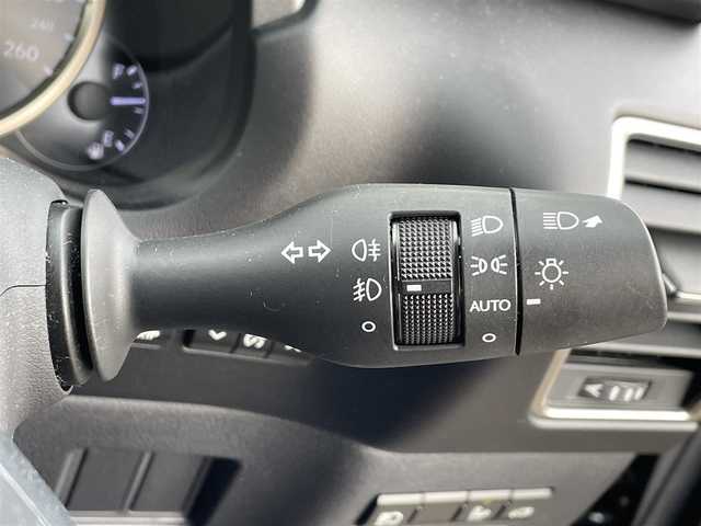 レクサス ＮＸ 300h Iパッケージ 道央・札幌 2019(平31)年 7万km グラファイトブラックガラスフレーク ・４WD/・衝突軽減ブレーキ/・純正ナビ/　CD＆BT＆USB＆TV/・バックカメラ/・サイドカメラ/・レザーシート/・パワーシート/・ブラインドスポットモニター/・パワーバックドア/・クルーズコントロール/・コーナーセンサー/・レーンキープアシスト/・純正エンジンスターター/・パドルシフト/・オートエアコン/・オートライト/・レインセンサーワイパー/・オートリトラミラー/・MT付きAT/・ビルトインETC/・ステアリングヒーター/・プッシュスタート/・スマートキー/・シートヒーター/・オートハイビーム/・純正18インチAW/・LEDヘッドライト/・純正フロアマット/・ドアバイザー/・ウィンカーミラー/・フォグライト/・スペアキー