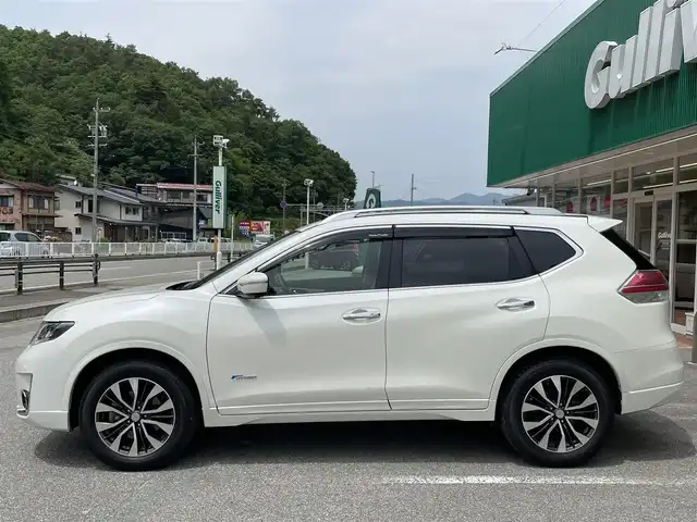 日産 エクストレイル ハイブリッド モード・プレミア 岐阜県 2017(平29)年 5万km ブリリアントホワイトパール 純正ナビ（地図SDカード無し）/クルーズコントロール/アラウンドビューモニター/サンルーフ/シルバールーフレール/白黒コンビレザーシート/前席シートヒーター/ビルトインETC/純正ドライブレコーダー/純正LEDヘッドライト/オートライト/フォグライト/パワーバックドア/フロント＆リアソナー/進入禁止標識検知
