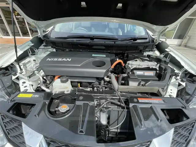 日産 エクストレイル ハイブリッド モード・プレミア 岐阜県 2017(平29)年 5万km ブリリアントホワイトパール 純正ナビ（地図SDカード無し）/クルーズコントロール/アラウンドビューモニター/サンルーフ/シルバールーフレール/白黒コンビレザーシート/前席シートヒーター/ビルトインETC/純正ドライブレコーダー/純正LEDヘッドライト/オートライト/フォグライト/パワーバックドア/フロント＆リアソナー/進入禁止標識検知