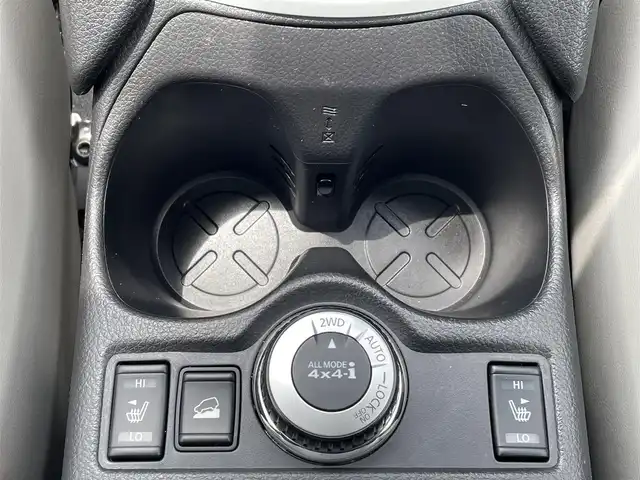 日産 エクストレイル ハイブリッド モード・プレミア 岐阜県 2017(平29)年 5万km ブリリアントホワイトパール 純正ナビ（地図SDカード無し）/クルーズコントロール/アラウンドビューモニター/サンルーフ/シルバールーフレール/白黒コンビレザーシート/前席シートヒーター/ビルトインETC/純正ドライブレコーダー/純正LEDヘッドライト/オートライト/フォグライト/パワーバックドア/フロント＆リアソナー/進入禁止標識検知