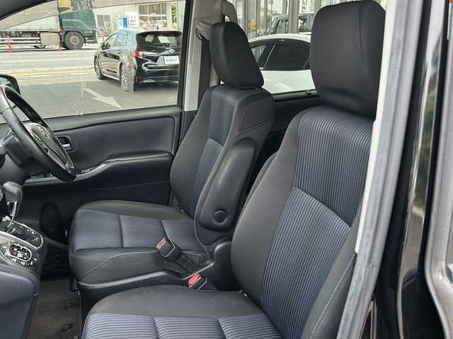 トヨタ ヴォクシー ZS 埼玉県 2015(平27)年 13.5万km ブラック 純正ホイール4つ付き