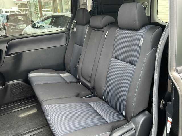 トヨタ ヴォクシー ZS 埼玉県 2015(平27)年 13.5万km ブラック 純正ホイール4つ付き